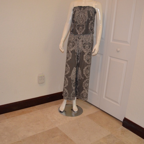Gray paisley jumpsuit INC medium - Picture 4 of 8